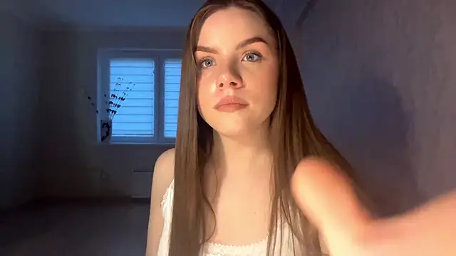 LeishaRocher online show from April 19, 2026, 5:14 pm