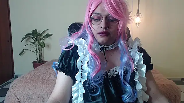 luna snow  online show from April 14, 2026, 2:55 pm