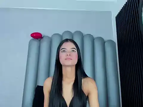 luna-bella  online show from April 25, 2026, 3:09 am