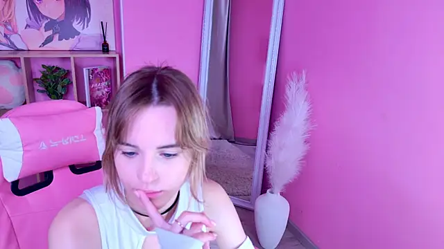 Snapshot of Tessa_Shy_ chatting on June 2, 2026, 1:44 pm Tessa Shy online show from June 2, 2026, 1:44 pm