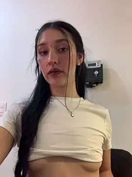 Snapshot of NickieCute- chatting on April 28, 2026, 10:14 pm NickieCute- online show from April 28, 2026, 10:14 pm
