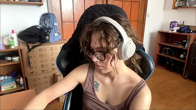 PillowPeachX online show from May 12, 2026, 9:59 am