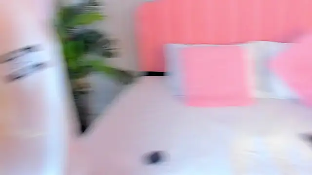 Snapshot of sweett_fire chatting on April 18, 2026, 7:58 pm sweett fire online show from April 18, 2026, 7:58 pm