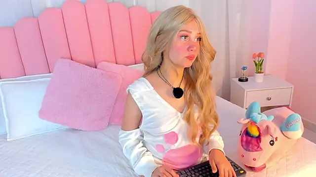 Snapshot of sweett_fire chatting on April 16, 2026, 6:08 pm sweett fire online show from April 16, 2026, 6:08 pm