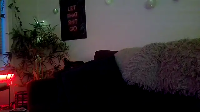 Snapshot of shyhornymommy chatting on May 3, 2026, 11:52 pm shyhornymommy online show from May 3, 2026, 11:52 pm