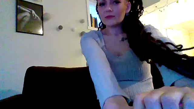 Snapshot of shyhornymommy chatting on April 21, 2026, 5:52 pm shyhornymommy online show from April 21, 2026, 5:52 pm