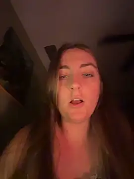 prettykitttty online show from April 21, 2026, 2:47 am