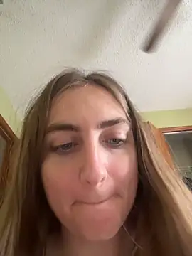 prettykitttty online show from April 22, 2026, 6:36 pm
