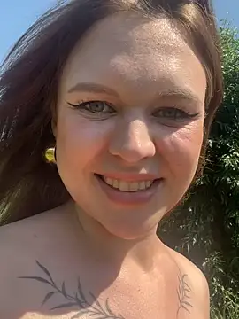 SweetLikaaa online show from June 19, 2026, 1:06 pm