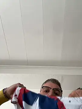 Vincent21x5 online show from April 22, 2026, 11:28 am