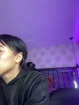 Alahia pink  online show from April 18, 2026, 3:53 am