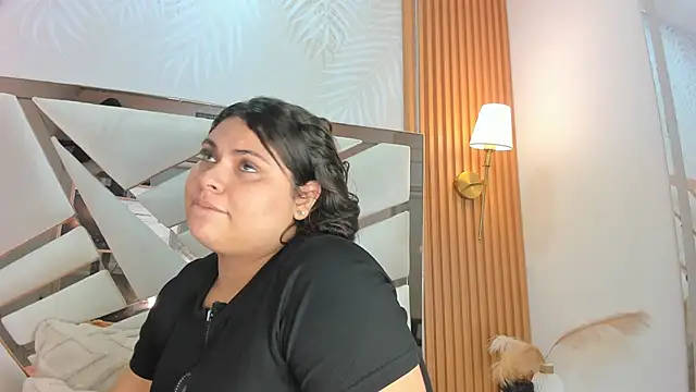 Eimy Curvy online show from May 6, 2026, 12:58 am