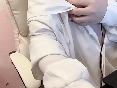 Luna3579 online show from April 25, 2026, 7:22 am