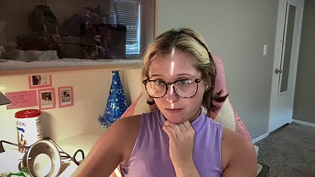 Snapshot of MUSCLEMOMMY1365 chatting on June 26, 2026, 11:10 pm MUSCLEMOMMY1365 online show from June 26, 2026, 11:10 pm