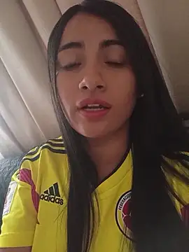 Snapshot of DaniellaGiraldo chatting on June 17, 2026, 2:27 pm DaniellaGiraldo online show from June 17, 2026, 2:27 pm