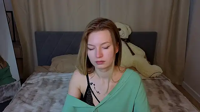 Lisa Hummi online show from April 16, 2026, 1:28 am