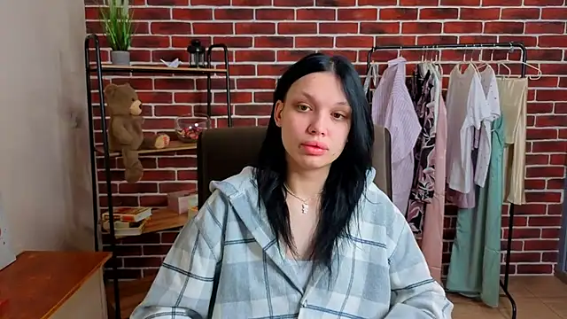 BrendaaWarren online show from April 19, 2026, 9:10 am