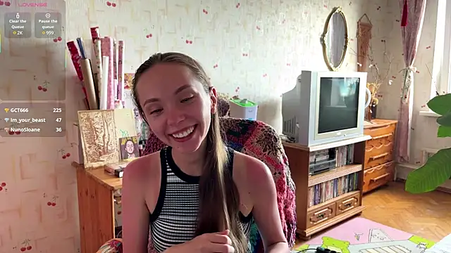 Snapshot of AdriannaBill chatting on June 21, 2026, 2:56 pm AdriannaBill online show from June 21, 2026, 2:56 pm