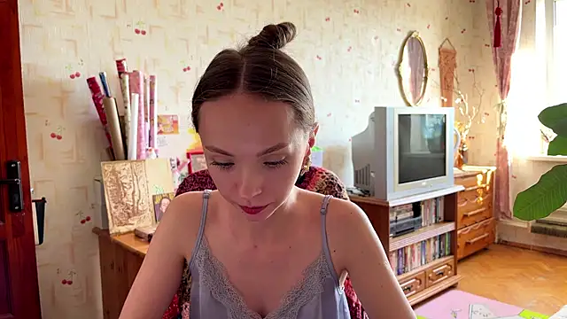 Snapshot of AdriannaBill chatting on June 18, 2026, 3:06 pm AdriannaBill online show from June 18, 2026, 3:06 pm