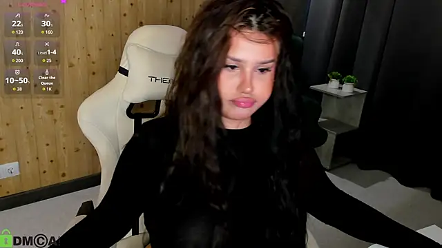 nicolewoss online show from June 14, 2026, 3:30 am
