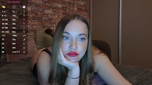 Snapshot of LeryKiss chatting on April 18, 2026, 7:58 pm LeryKiss online show from April 18, 2026, 7:58 pm