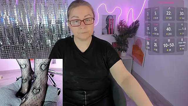 Alexandra Kind online show from May 22, 2026, 1:42 pm
