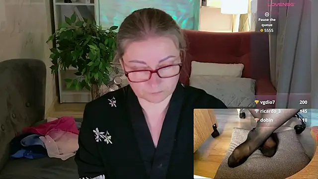 Snapshot of Alexandra_Kind chatting on July 8, 2026, 2:03 am Alexandra Kind online show from July 8, 2026, 2:03 am