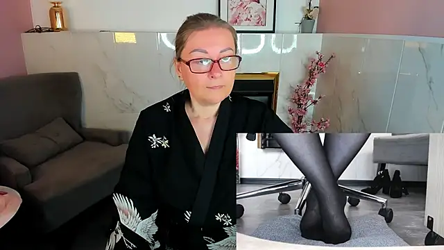 Snapshot of Alexandra_Kind chatting on June 16, 2026, 1:44 pm Alexandra Kind online show from June 16, 2026, 1:44 pm