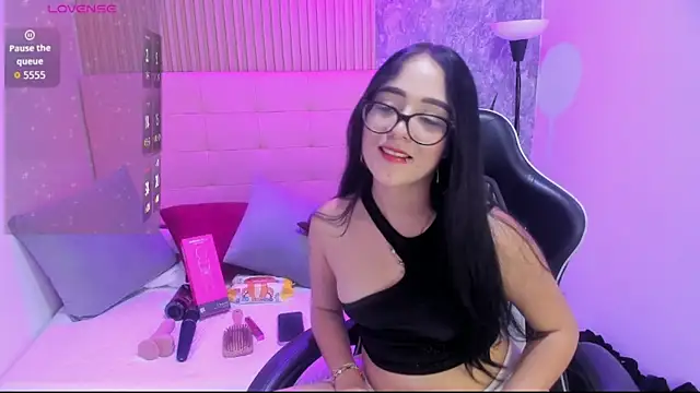 Snapshot of Amiee_Kovva chatting on July 16, 2026, 7:22 pm Amiee Kovva online show from July 16, 2026, 7:22 pm