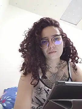 Snapshot of Aura_Phone chatting on April 30, 2026, 2:29 am Aura Phone online show from April 30, 2026, 2:29 am