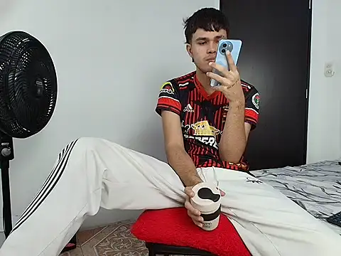 EdwinBoys online show from May 12, 2026, 1:06 pm