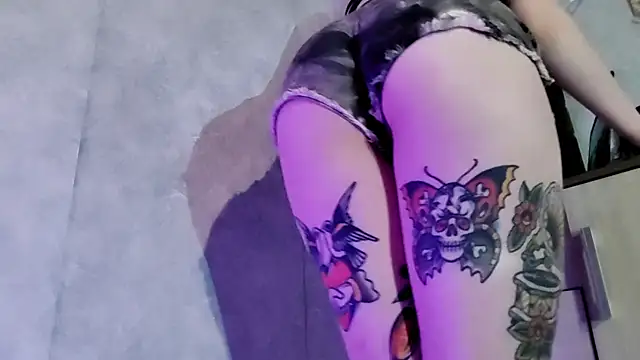 UniSunny online show from April 18, 2026, 8:09 pm