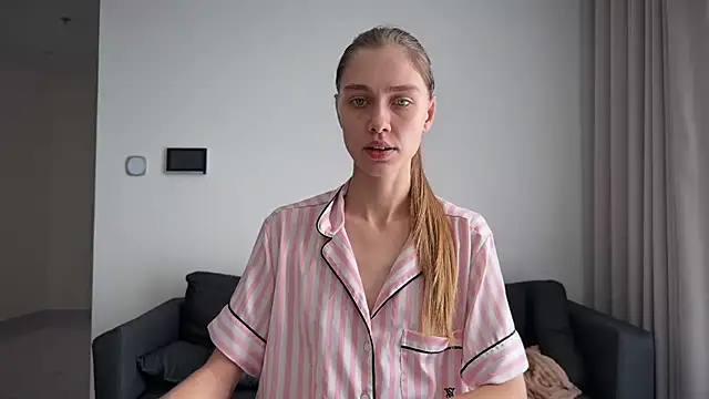 VeraBlanc online show from April 19, 2026, 12:33 am