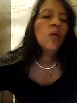 Snapshot of Gaby_lulu chatting on May 6, 2026, 6:17 am Gaby lulu online show from May 6, 2026, 6:17 am