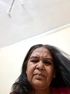 Shalini3456 online show from May 4, 2026, 3:26 pm
