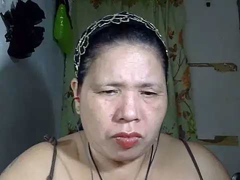 Snapshot of HottyCurlyPeanut chatting on June 24, 2026, 3:10 pm HottyCurlyPeanut online show from June 24, 2026, 3:10 pm