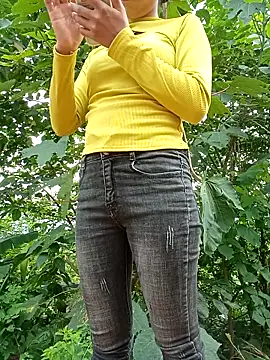 Snapshot of Elena_Mia chatting on June 8, 2026, 1:28 am Elena Mia online show from June 8, 2026, 1:28 am