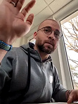 gayboyx77 online show from April 18, 2026, 11:01 am