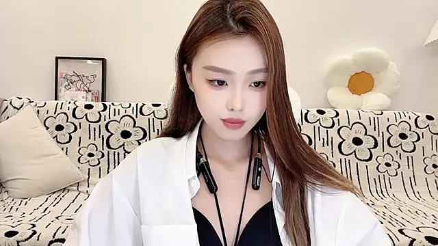 IAIA iris online show from April 19, 2026, 4:52 pm