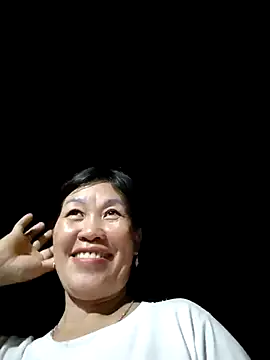 Snapshot of -Ciny- chatting on April 15, 2026, 12:32 pm -Ciny- online show from April 15, 2026, 12:32 pm