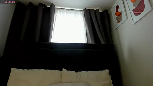 hanna-baker01 online show from April 22, 2026, 2:46 pm