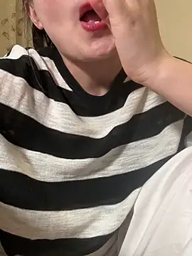 Faye-baby online show from April 18, 2026, 1:57 pm