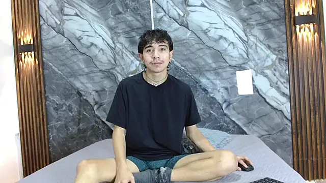 Snapshot of NoahWalker__ chatting on April 25, 2026, 2:14 am NoahWalker online show from April 25, 2026, 2:14 am