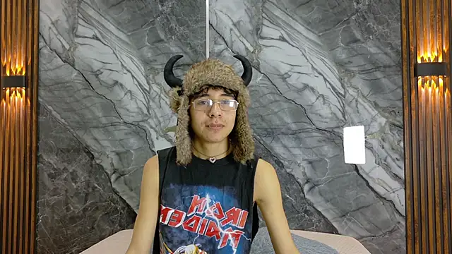 Snapshot of NoahWalker__ chatting on May 2, 2026, 11:15 am NoahWalker online show from May 2, 2026, 11:15 am