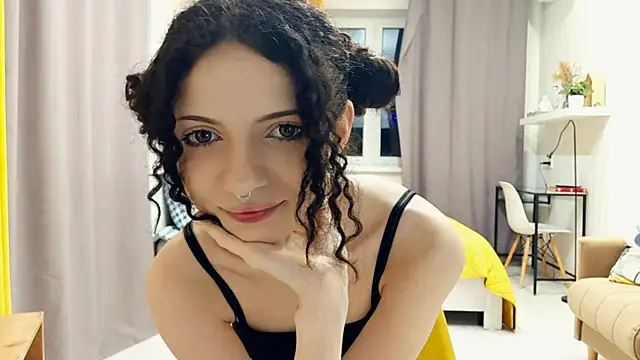 CinnamonCurl online show from May 24, 2026, 11:26 pm