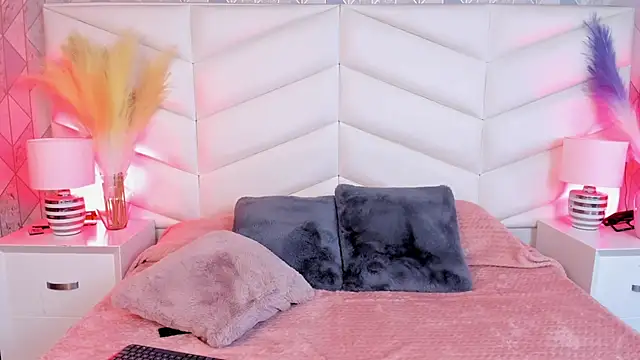Snapshot of mia__evans_ chatting on May 21, 2026, 8:39 pm mia evans online show from May 21, 2026, 8:39 pm