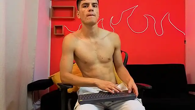 Snapshot of LeoTease chatting on May 15, 2026, 3:15 am LeoTease online show from May 15, 2026, 3:15 am