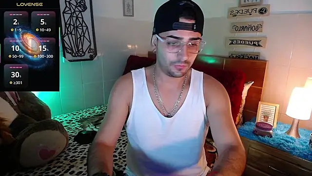 Snapshot of andders_ chatting on June 2, 2026, 4:29 pm andders online show from June 2, 2026, 4:29 pm