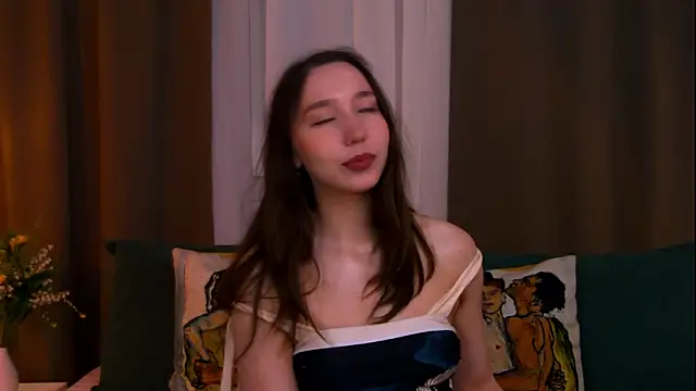 Snapshot of Suzaneey chatting on June 28, 2026, 7:20 pm Suzaneey online show from June 28, 2026, 7:20 pm