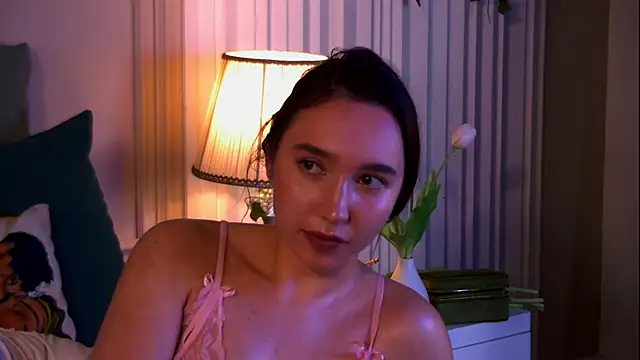 Snapshot of Suzaneey chatting on June 15, 2026, 7:35 pm Suzaneey online show from June 15, 2026, 7:35 pm